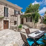 Villa Callisto- Elegant Restored Villa With Pool