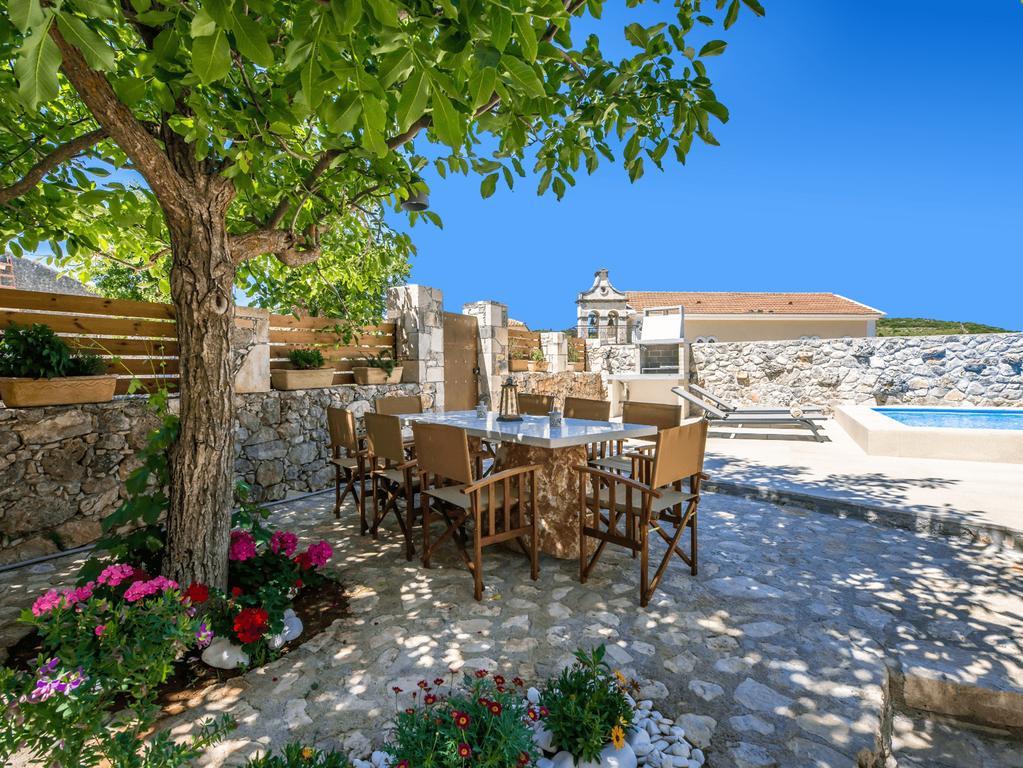 Villa Callisto- Elegant Restored With Pool Yírion