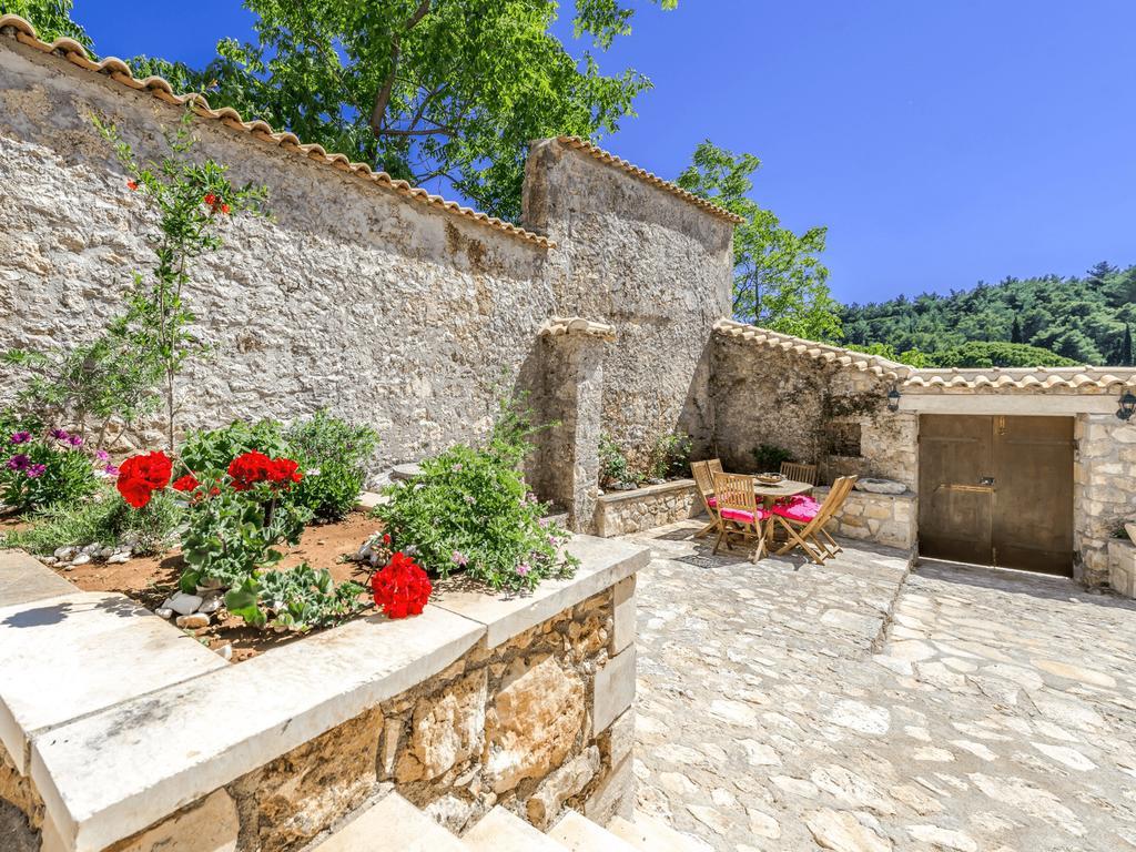 Callisto- Elegant Restored With Pool Yírion
