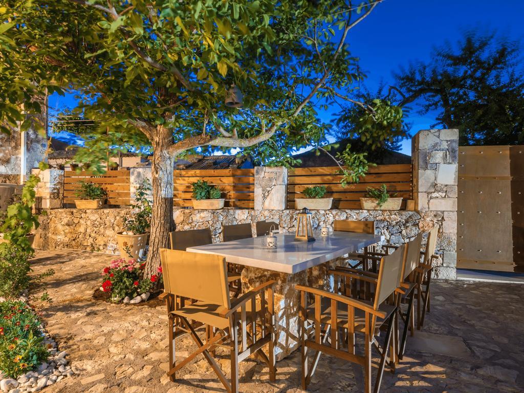 Villa Callisto- Elegant Restored With Pool Yírion